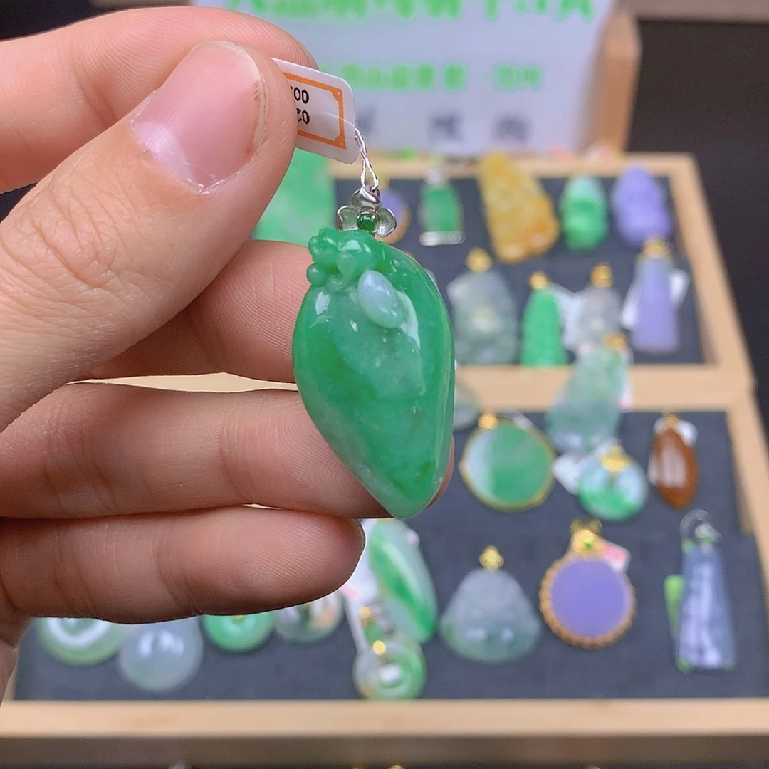 翡翠颈饰18K金镶嵌翡翠