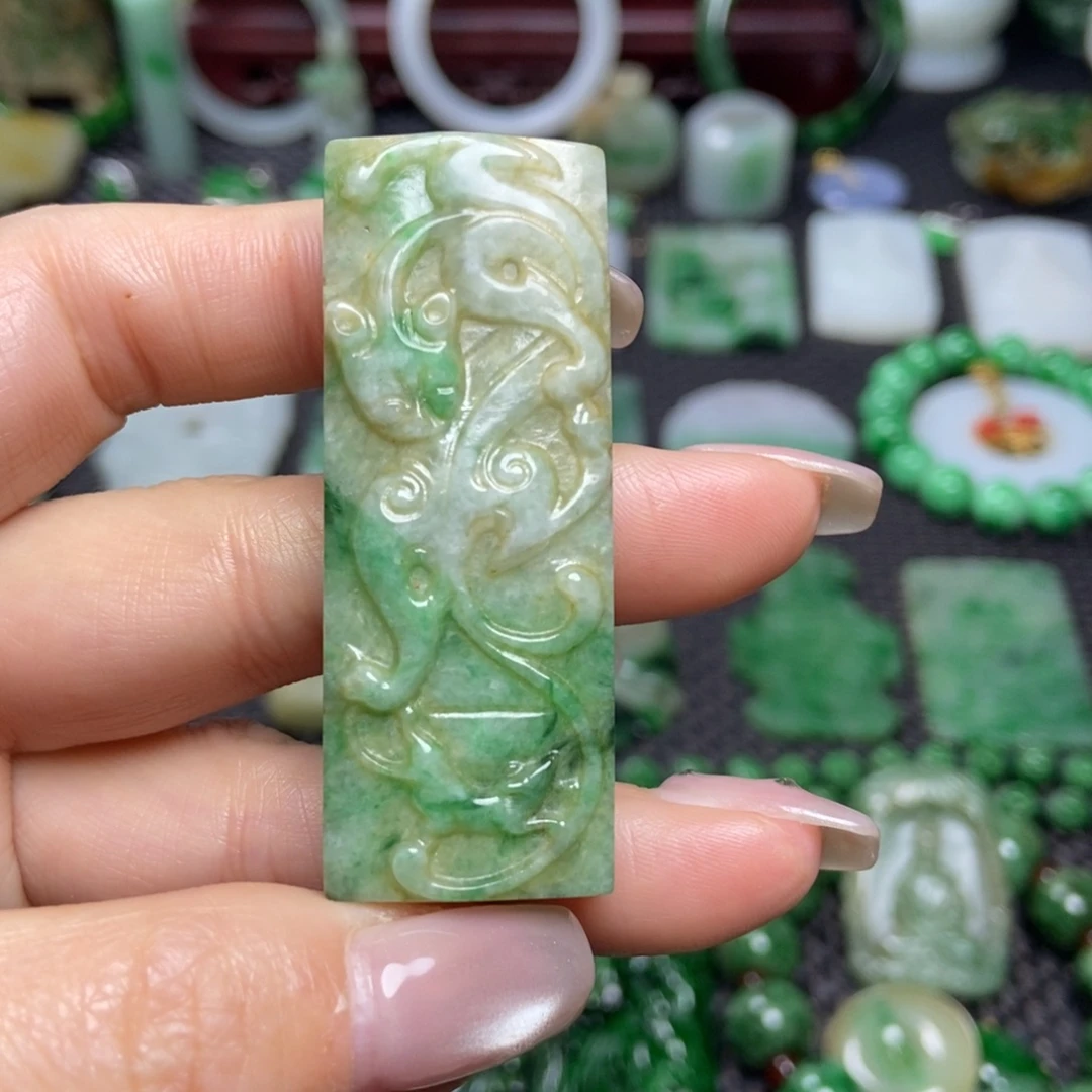 翡翠未镶嵌挂件清