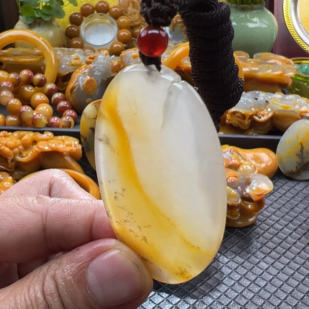 石英质玉未镶嵌颈饰