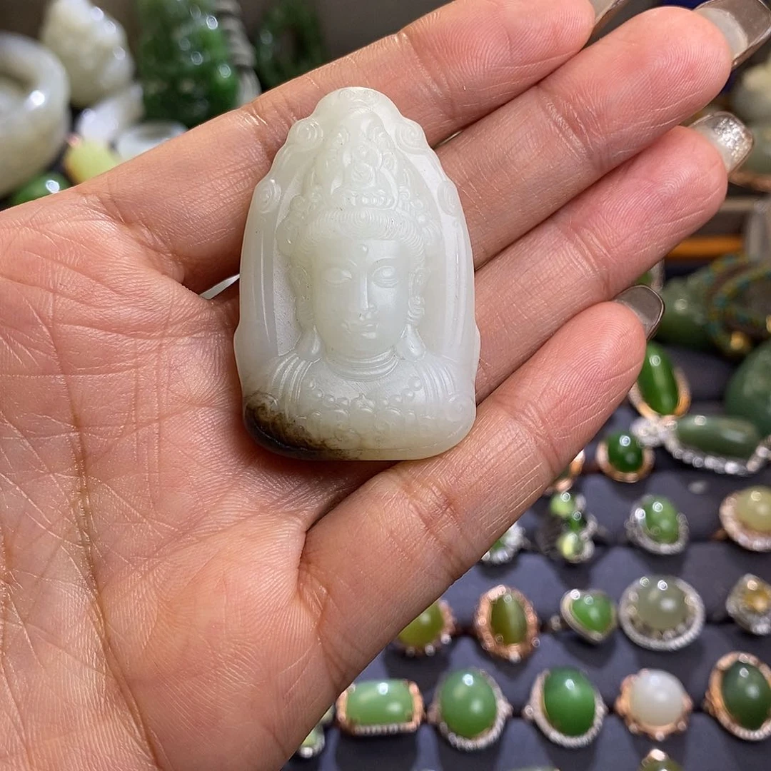 和田玉挂件未镶嵌格****?