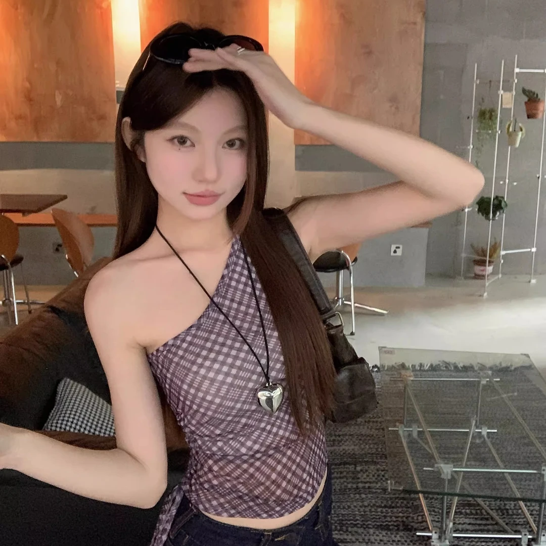 吊带背心女设计感气质修身小众黑色格子斜肩法式无袖上衣女2025年