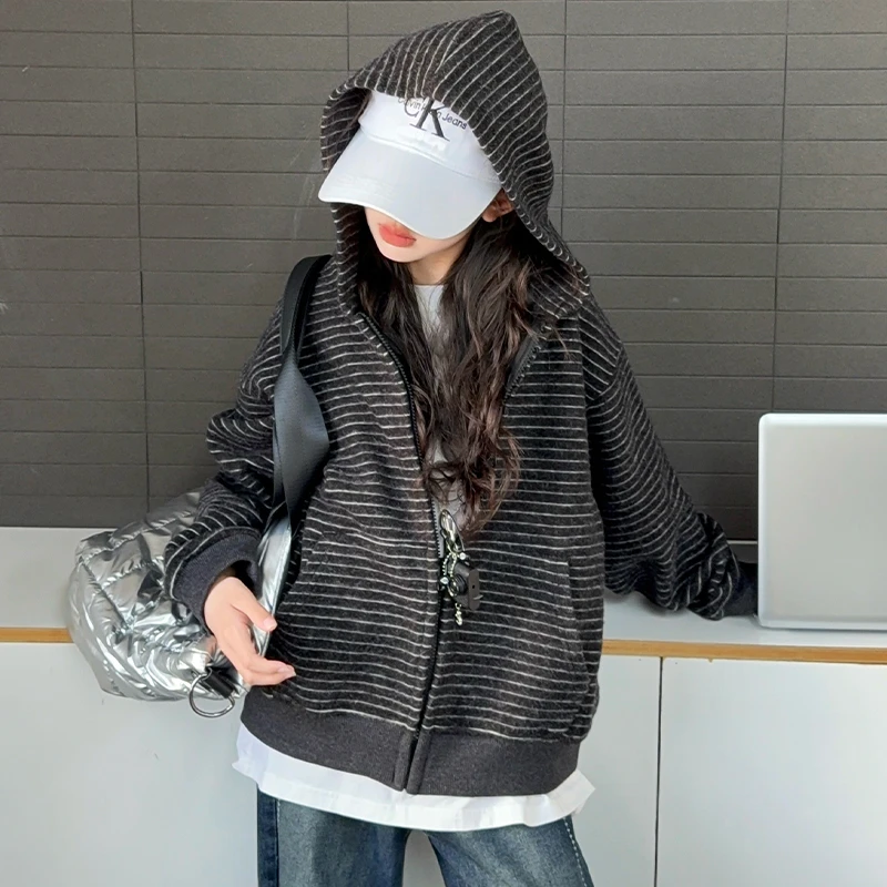 女童毛绒条纹连帽外套2025秋季新款儿童韩范休闲版型开衫中小学生