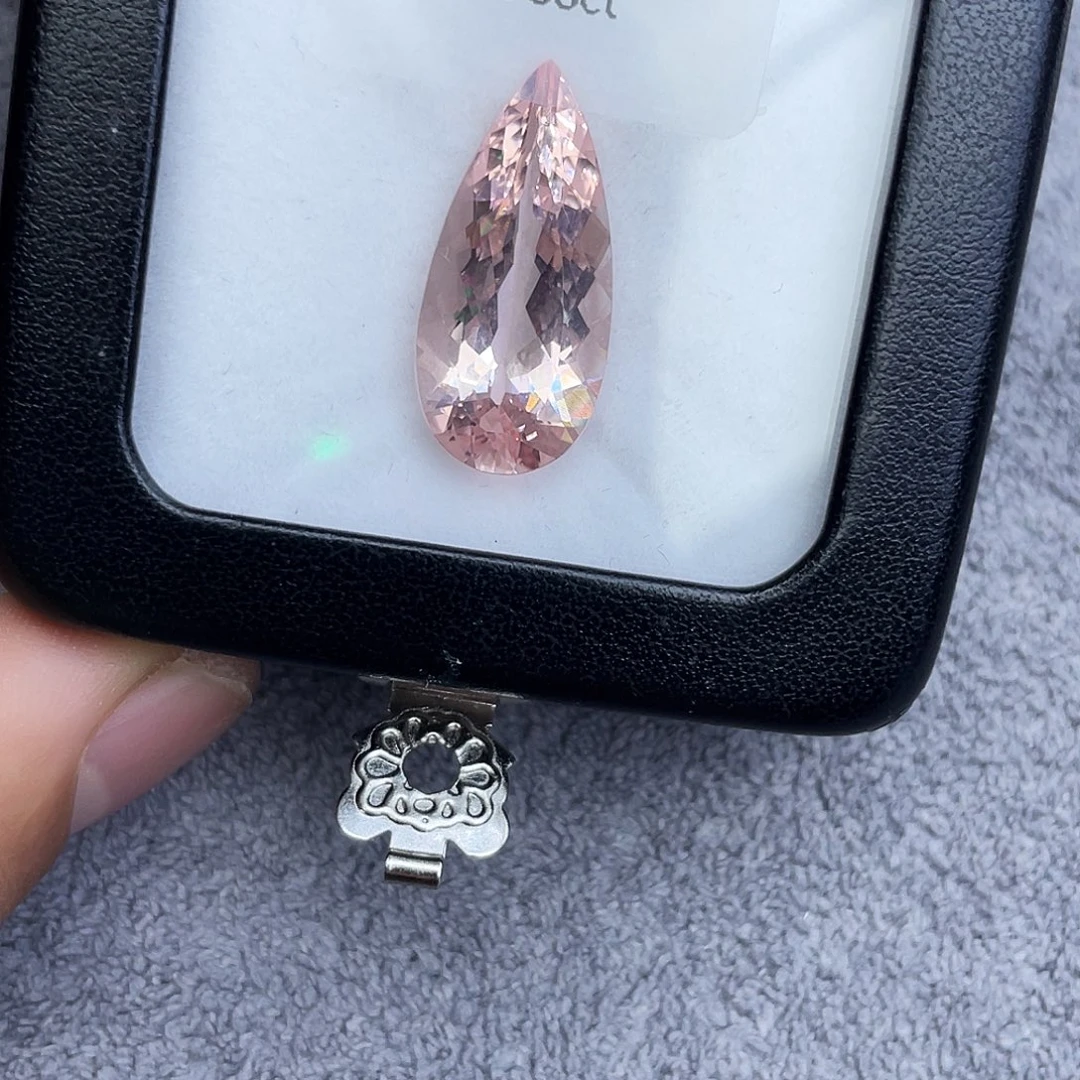 绿柱石（摩根石）裸石9.986Ct。