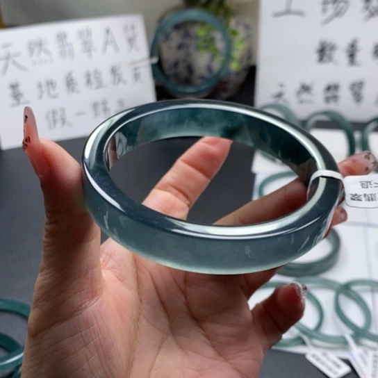 翡翠手镯未镶嵌65尺寸