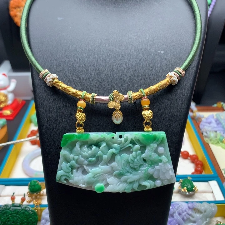 翡翠颈饰未镶嵌翡翠凤凰