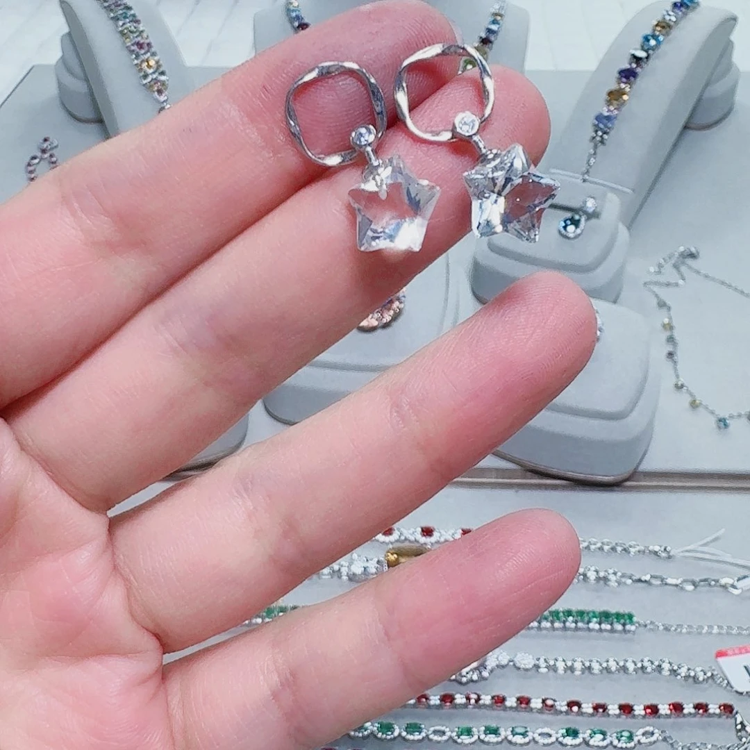 925银合成碳硅石耳钉