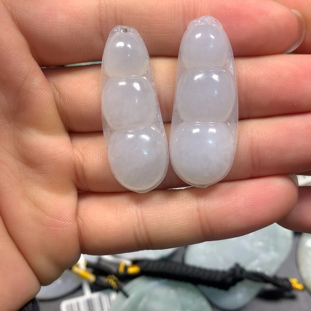 翡翠未镶嵌颈饰多样性发货发其一