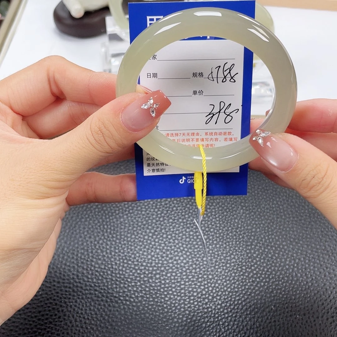 和田玉未镶嵌手镯