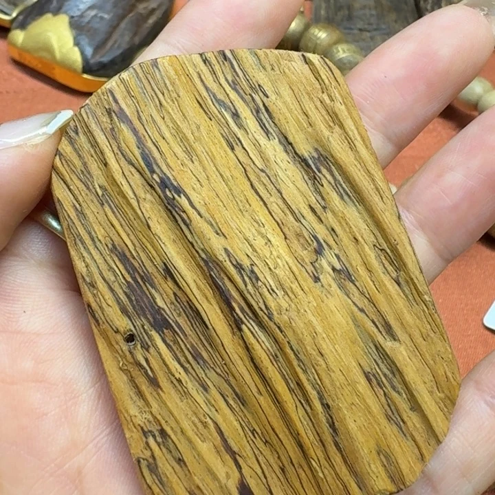 大叶紫檀（黑酸枝木类）