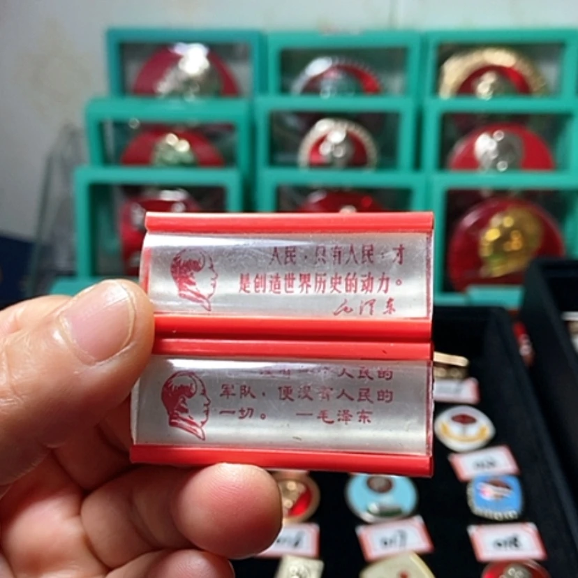 【闪购商品】其他普通金属六七十年代的2枚章