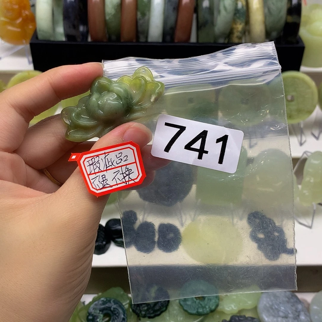 蛇纹石玉颈饰未镶嵌