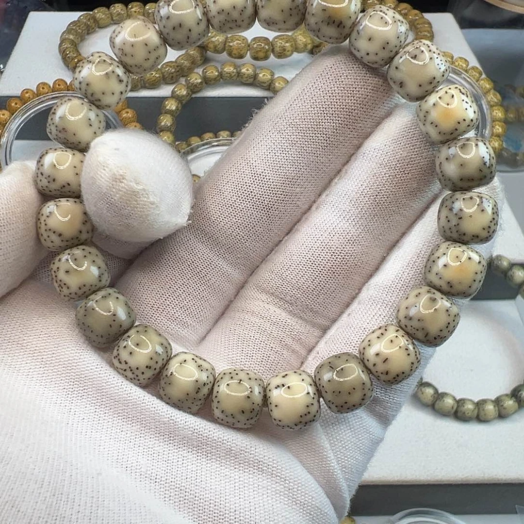 吊坠星月菩提石玉料10×9侧留白针尖星点货