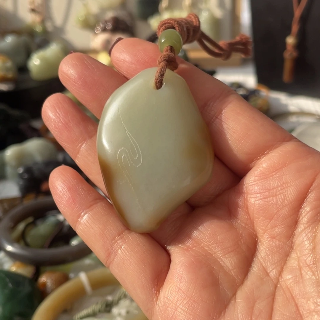 和田玉未镶嵌颈饰风生水起