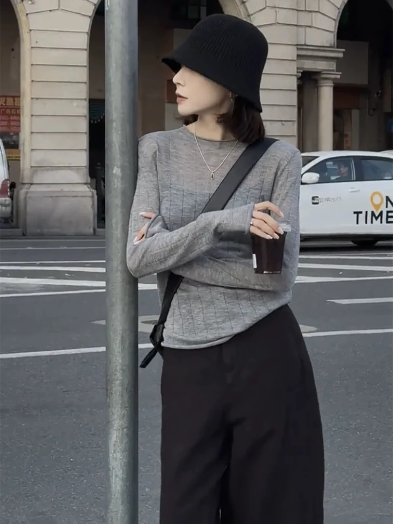 高级感薄款微透精纺羊毛针织衫女卷边圆领显瘦长袖坑条休闲款