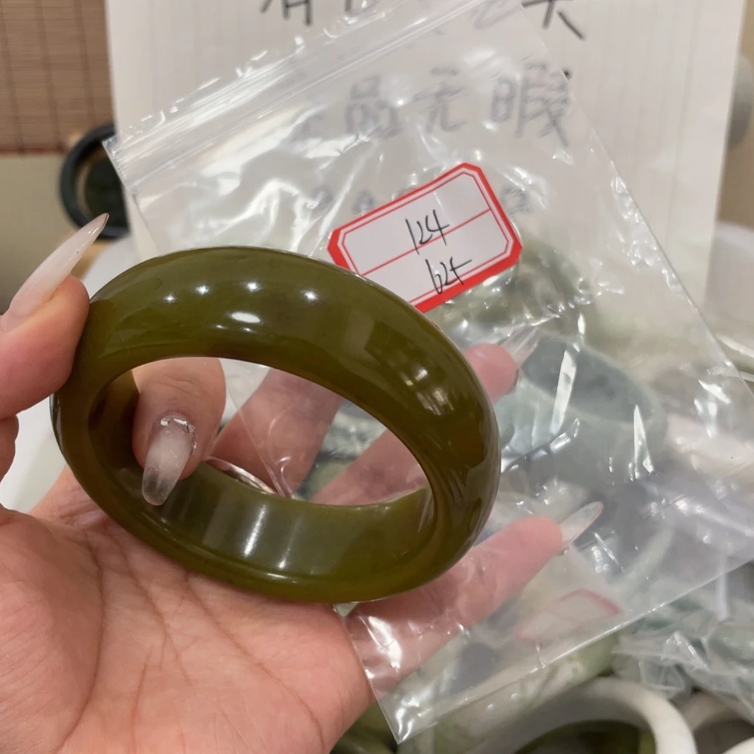 蛇纹石玉未镶嵌手镯