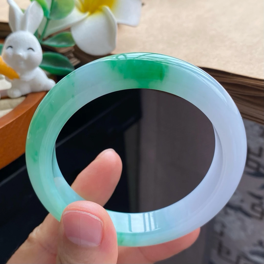 119盘正圈阳绿镯13318号54.7-12-8.9 它来自东方的贵气！翡翠手镯