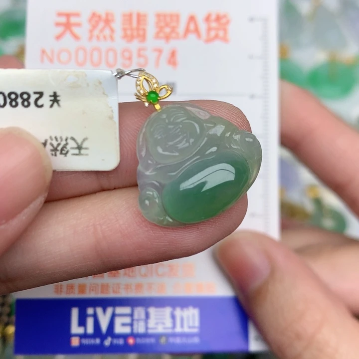 颈饰18K金镶嵌翡翠佛公