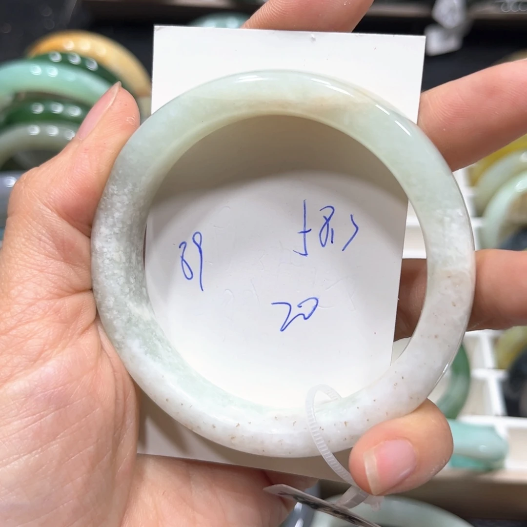 蛇纹石玉未镶嵌手镯微瑕