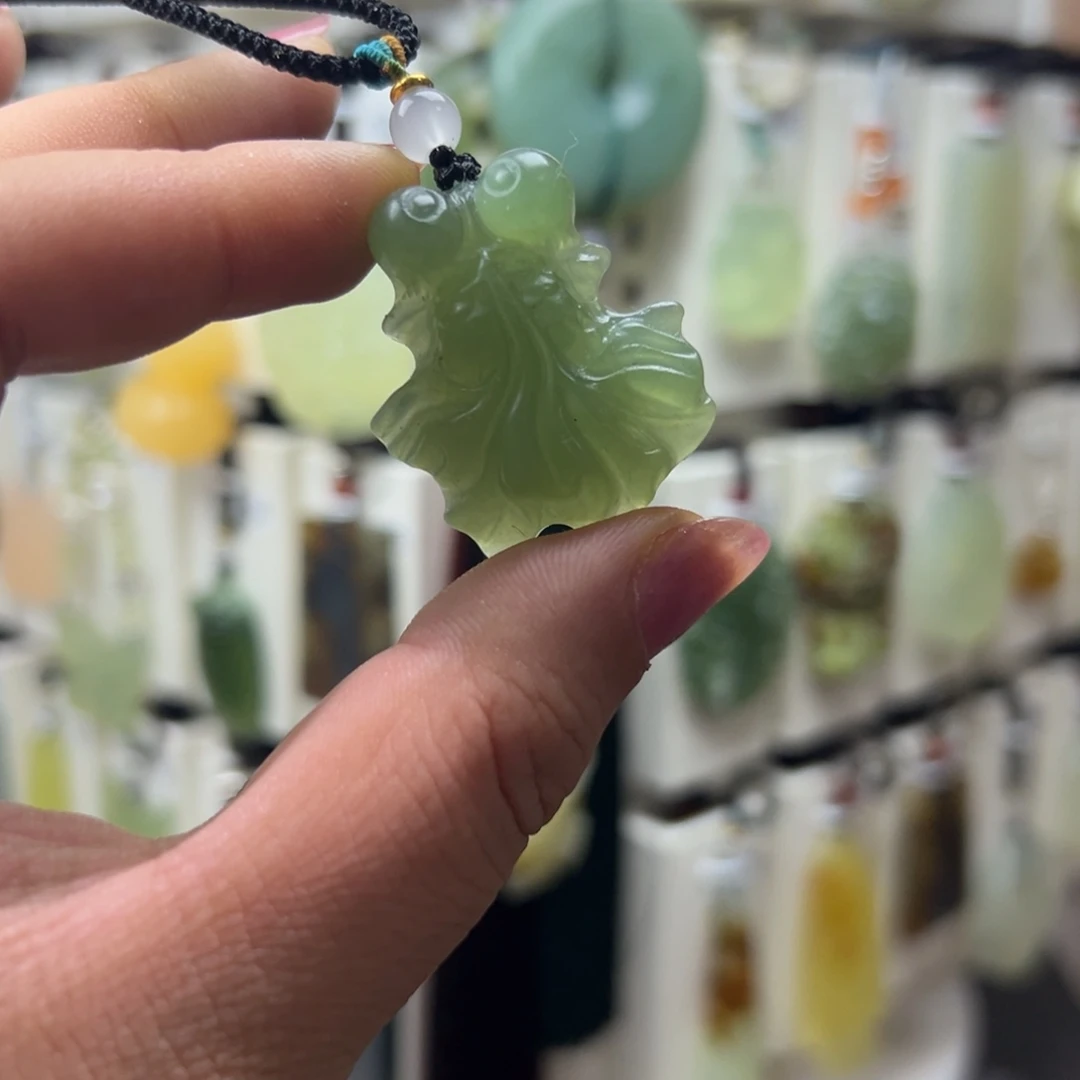 蛇纹石玉未镶嵌颈饰