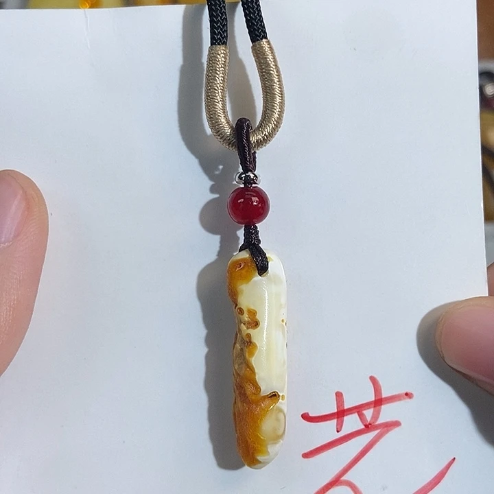 未镶嵌琥珀珠宝奇石