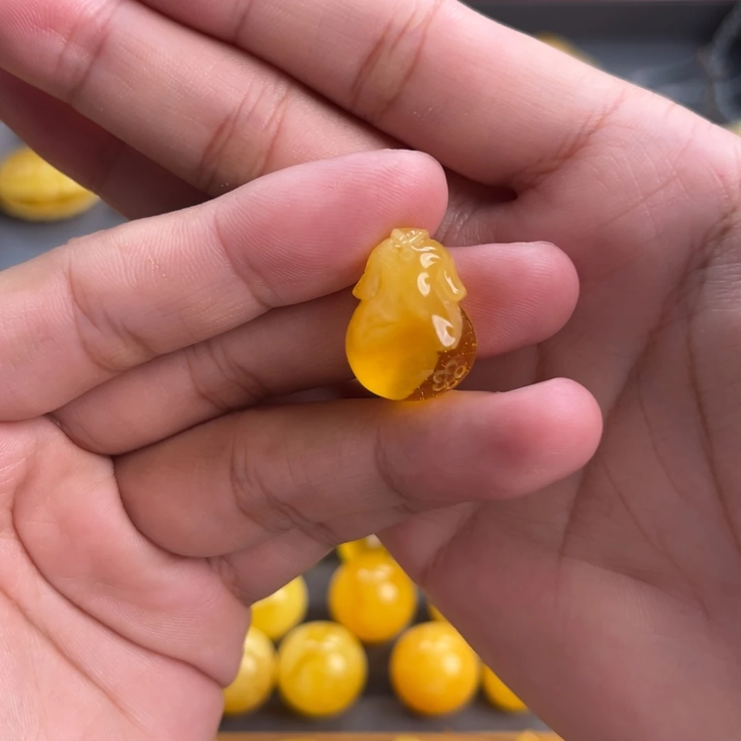 琥珀未镶嵌珠宝奇石