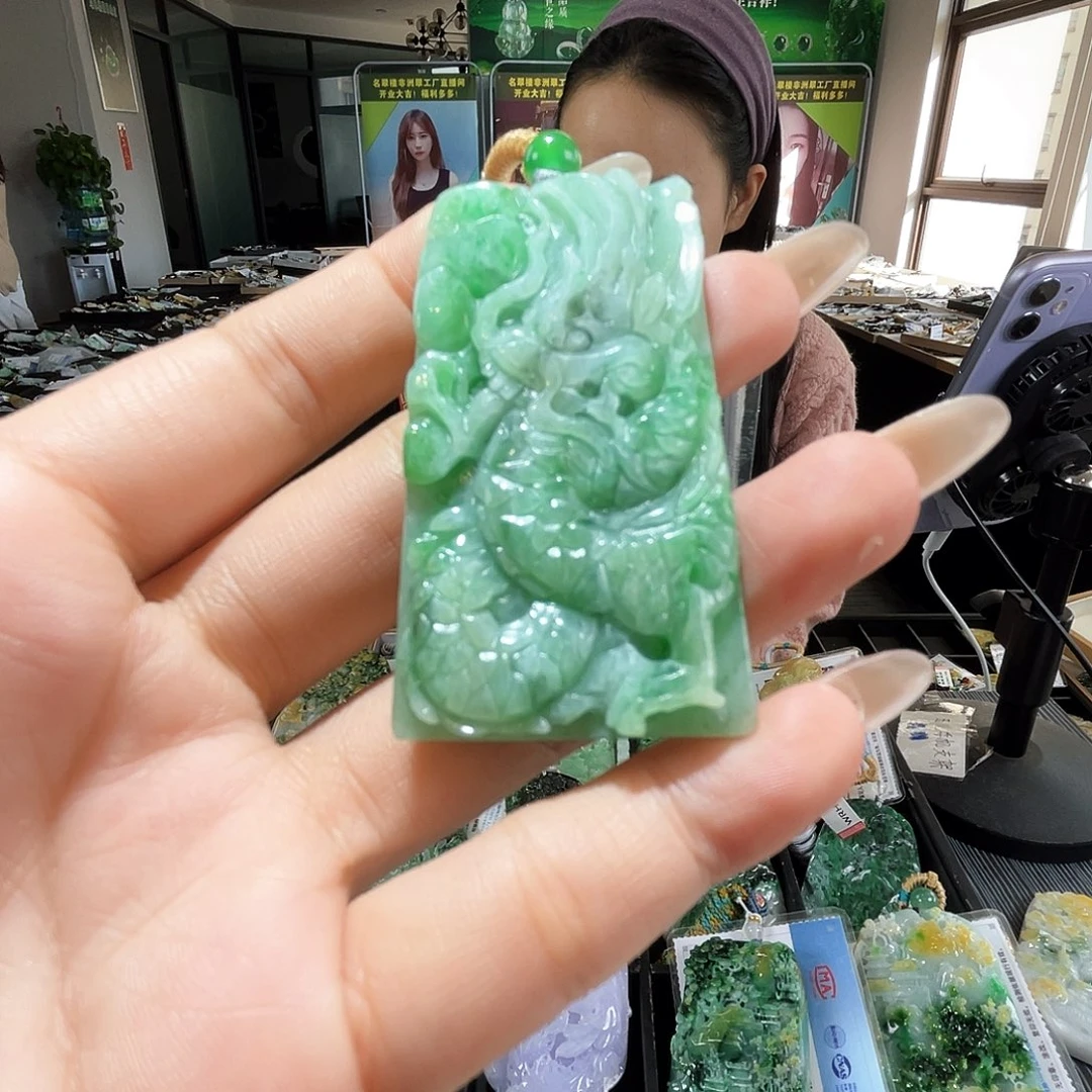 颈饰未镶嵌翡翠一