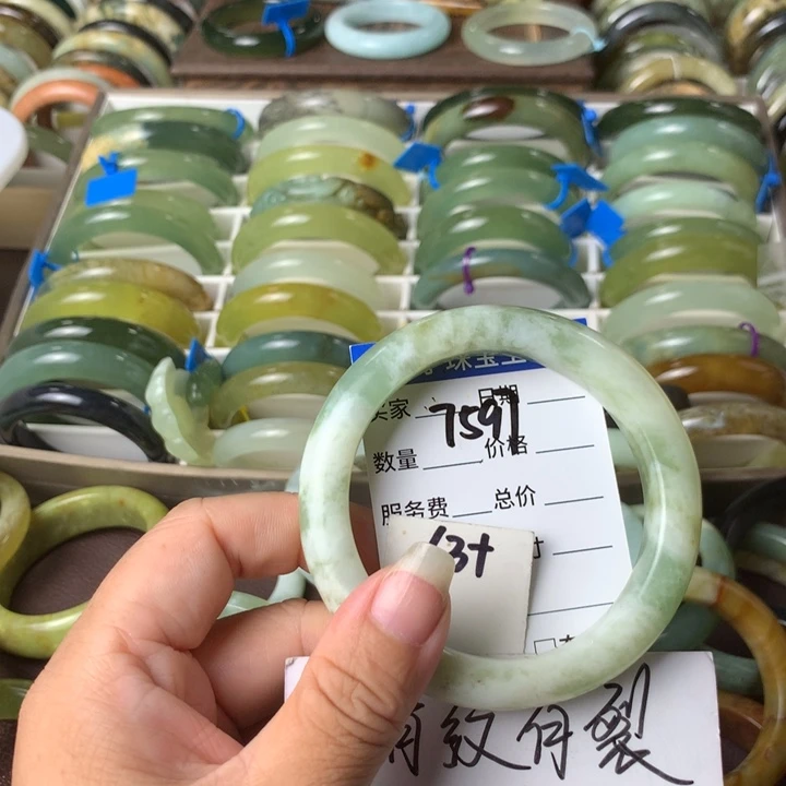 未镶嵌蛇纹石玉手镯7597
