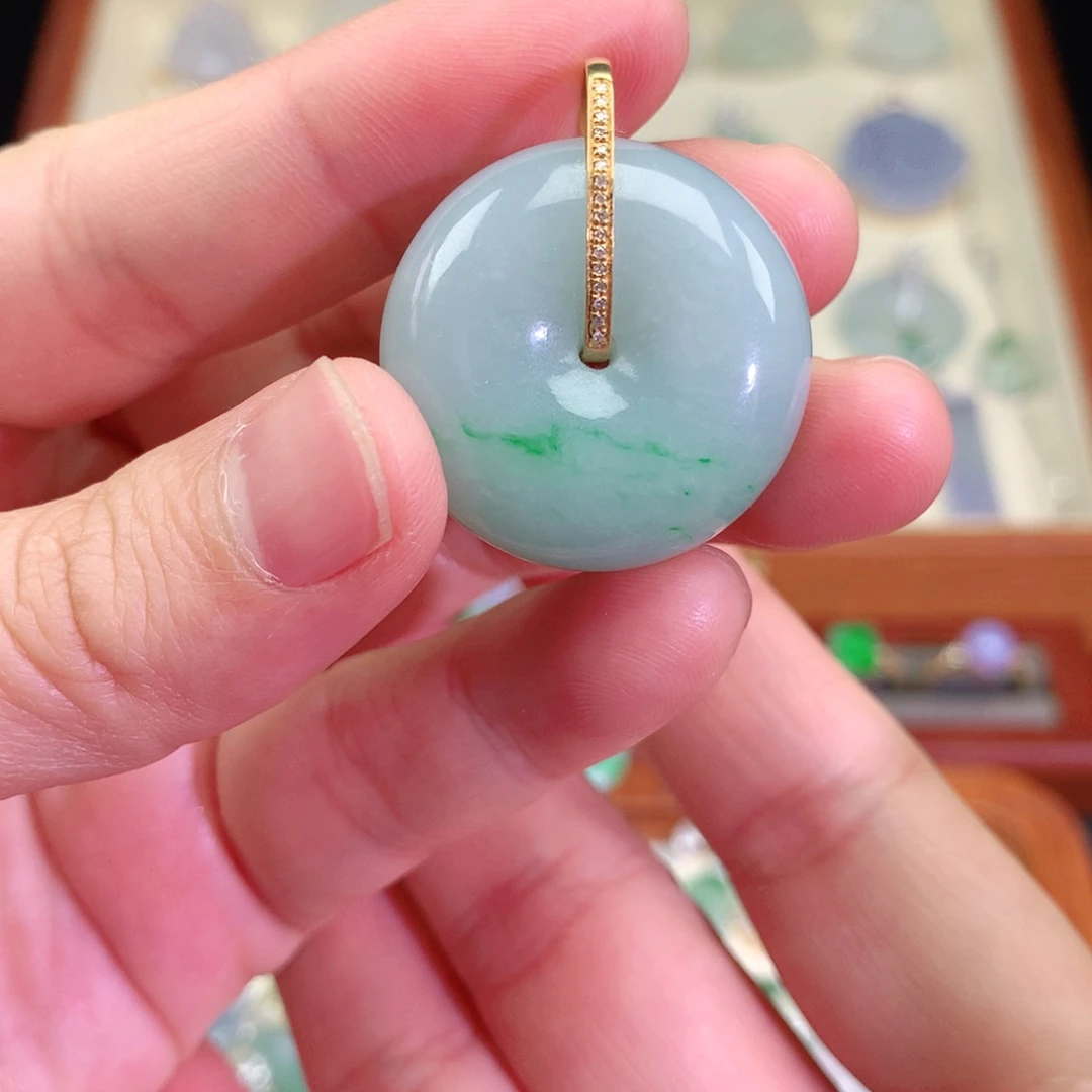 颈饰18K金镶嵌翡翠