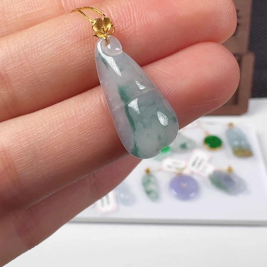 翡翠18K金镶嵌颈饰