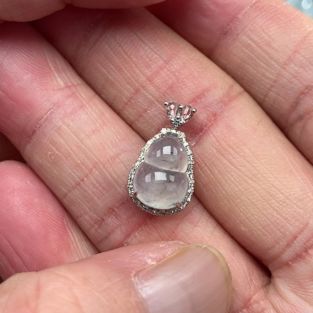 颈饰18K金镶嵌翡翠葫芦