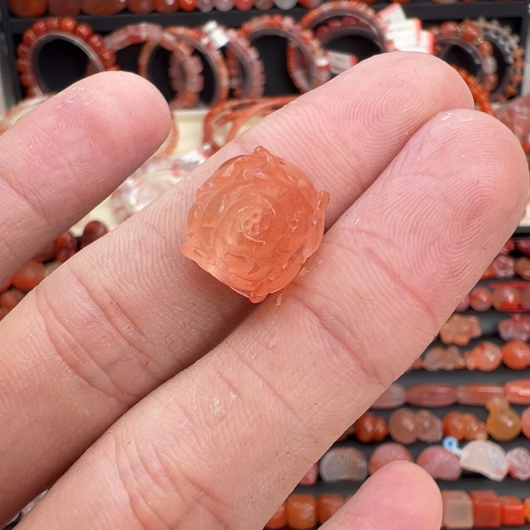 南红玛瑙未镶嵌颈饰牡丹花