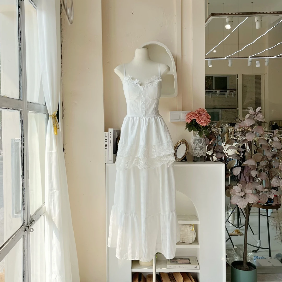 青青大码衣橱 春款气质立体花朵收腰白色吊带上衣半裙两件套T1342