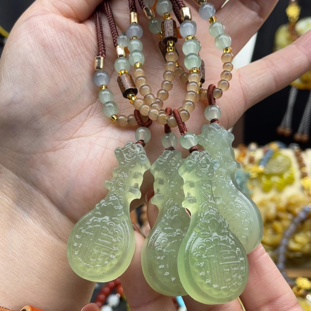 未镶嵌蛇纹石玉颈饰