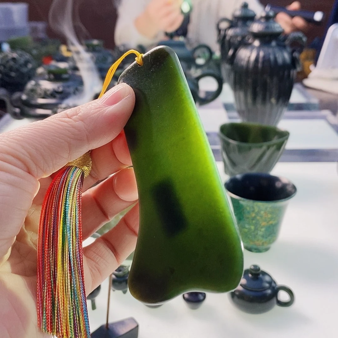 和田玉（青玉）摆件未镶嵌刮板