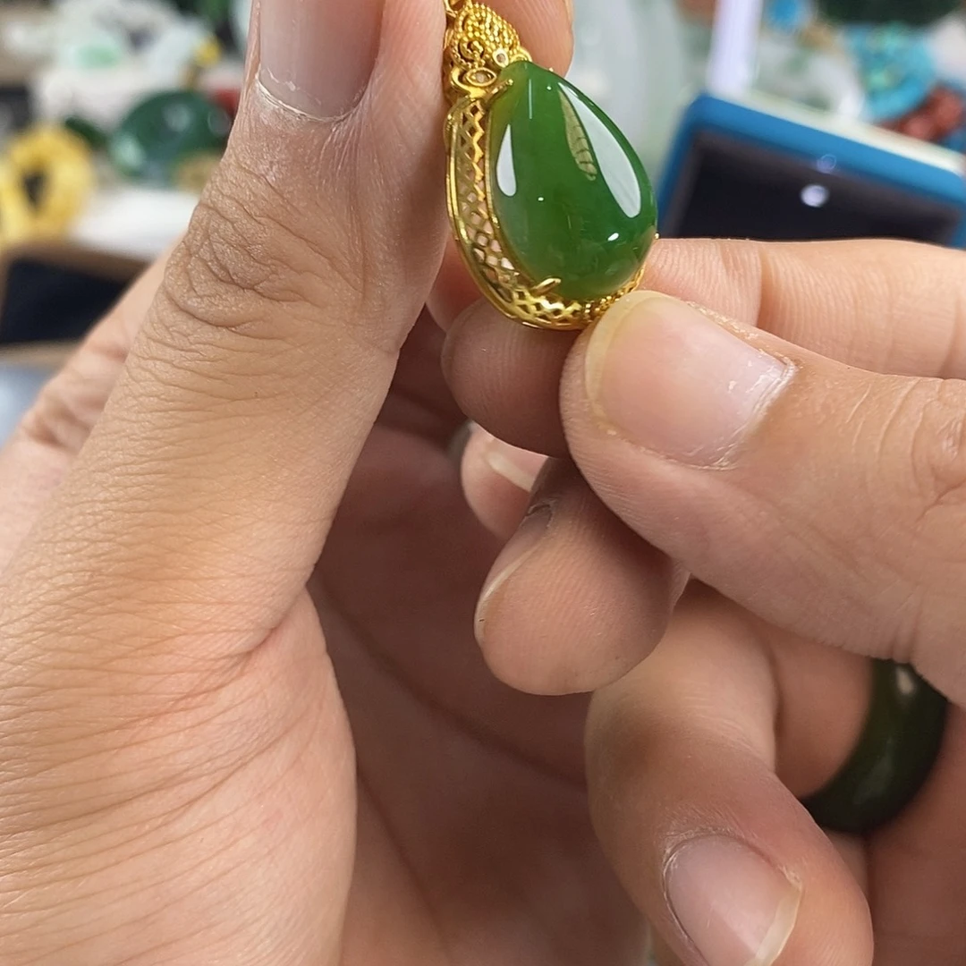 和田玉银S925镶嵌颈饰水滴吊坠