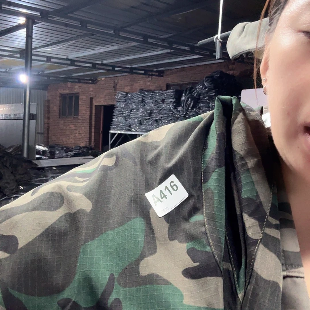 180裤子两条。 416