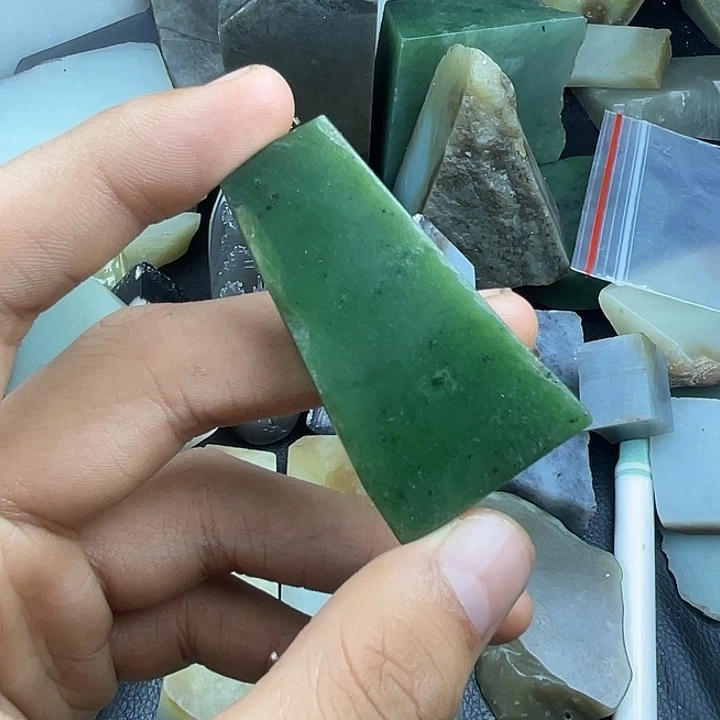 和田玉（碧玉）未镶嵌颈饰
