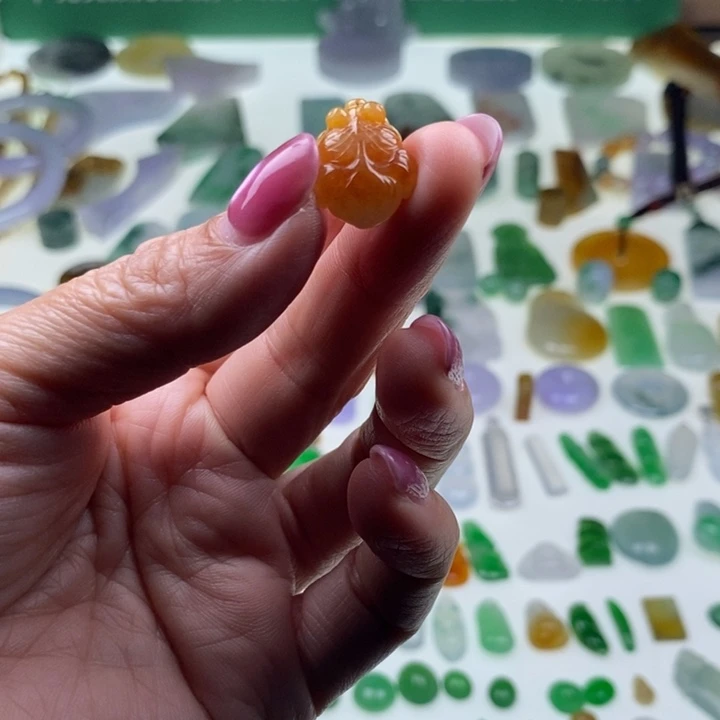 翡翠未镶嵌挂件天然翡翠
