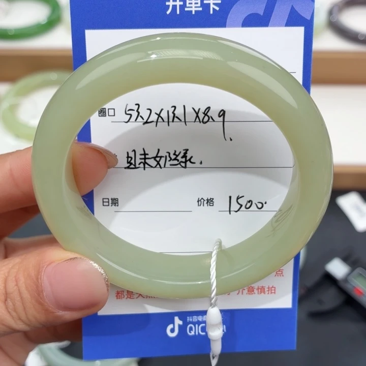 和田玉未镶嵌手镯