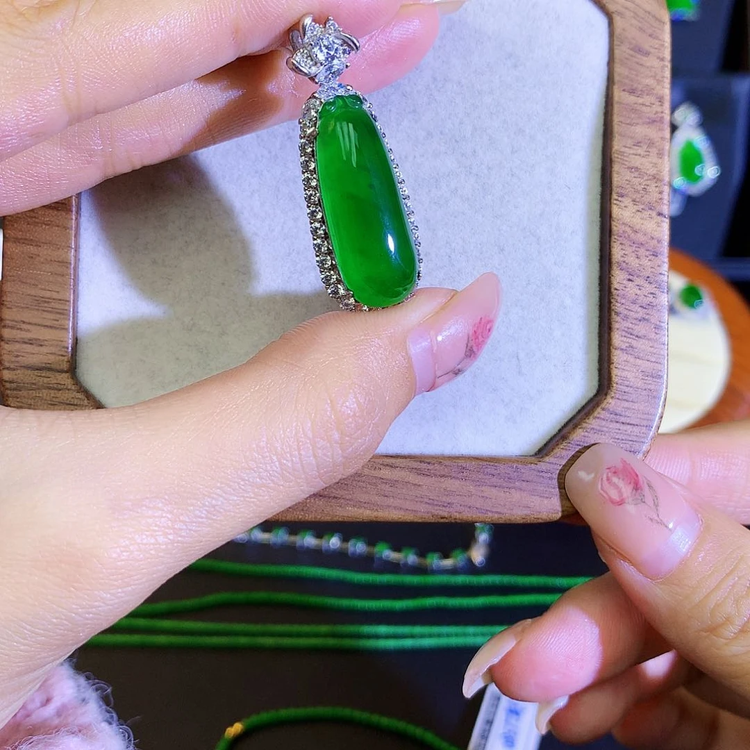 翡翠颈饰银S925镶嵌天然翡翠福瓜