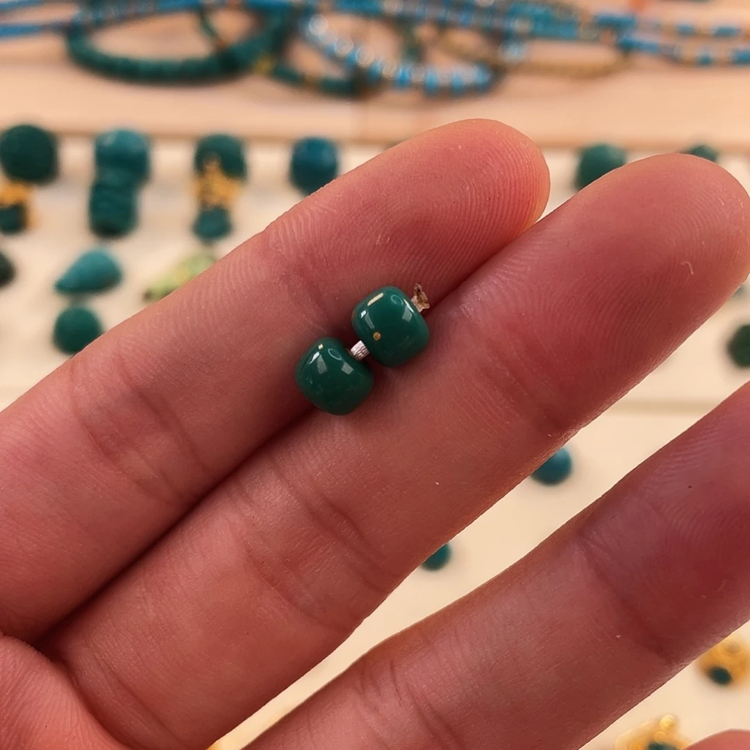 绿松石未镶嵌颈饰磊