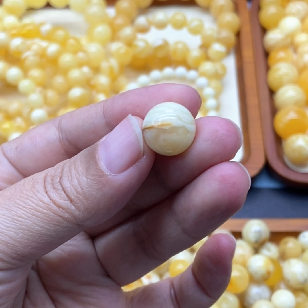 琥珀未镶嵌颈饰天然蜜蜡