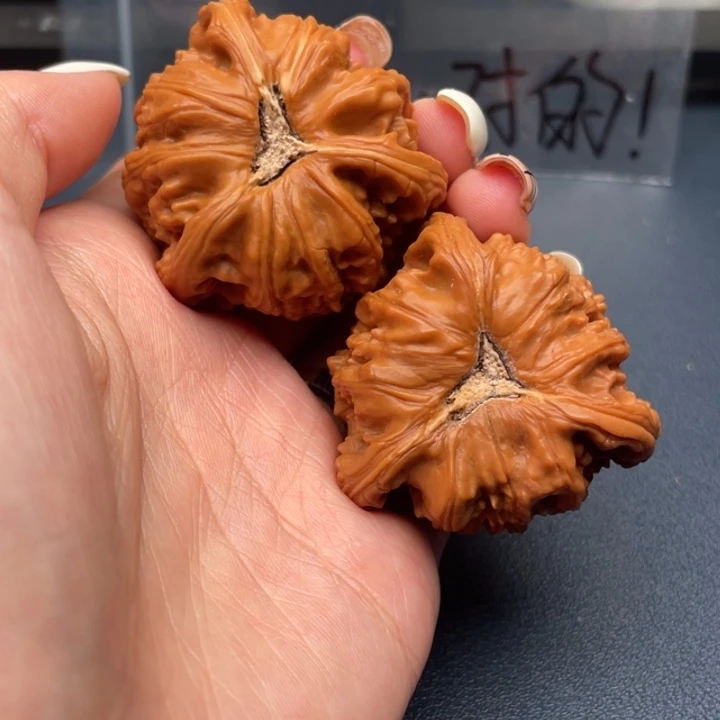 用***6文玩核桃吊坠白狮子