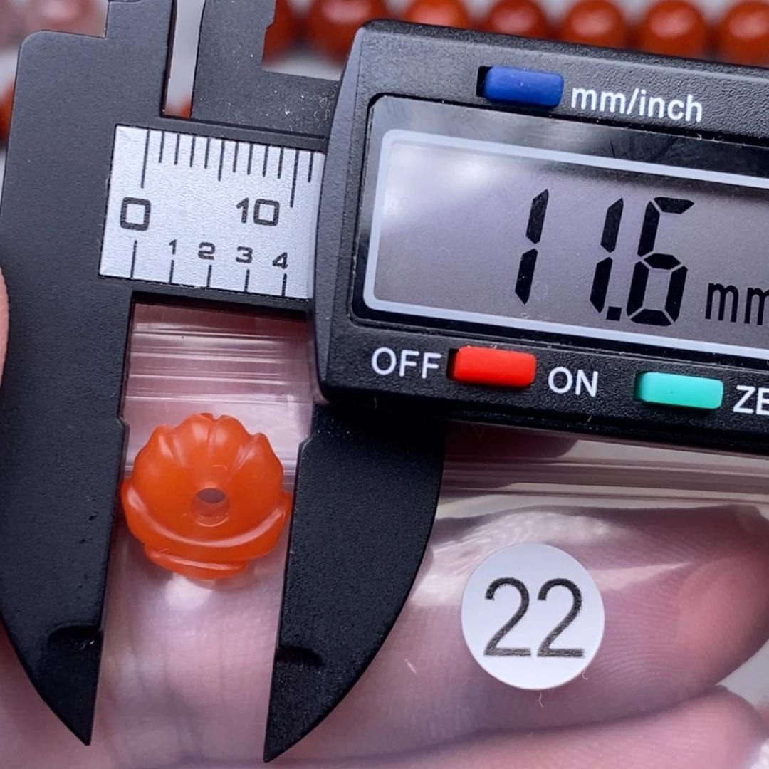 南红玛瑙未镶嵌配饰有瑕疵