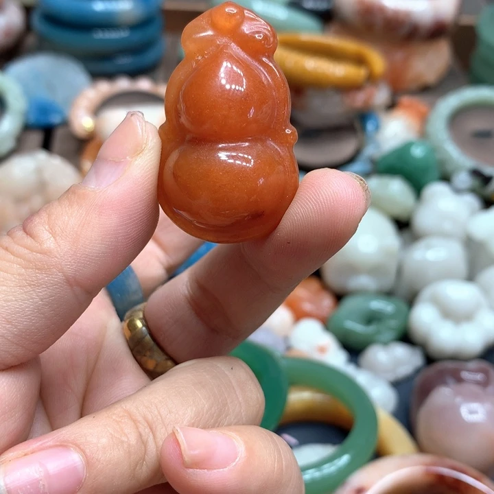 石英岩玉合金颈饰