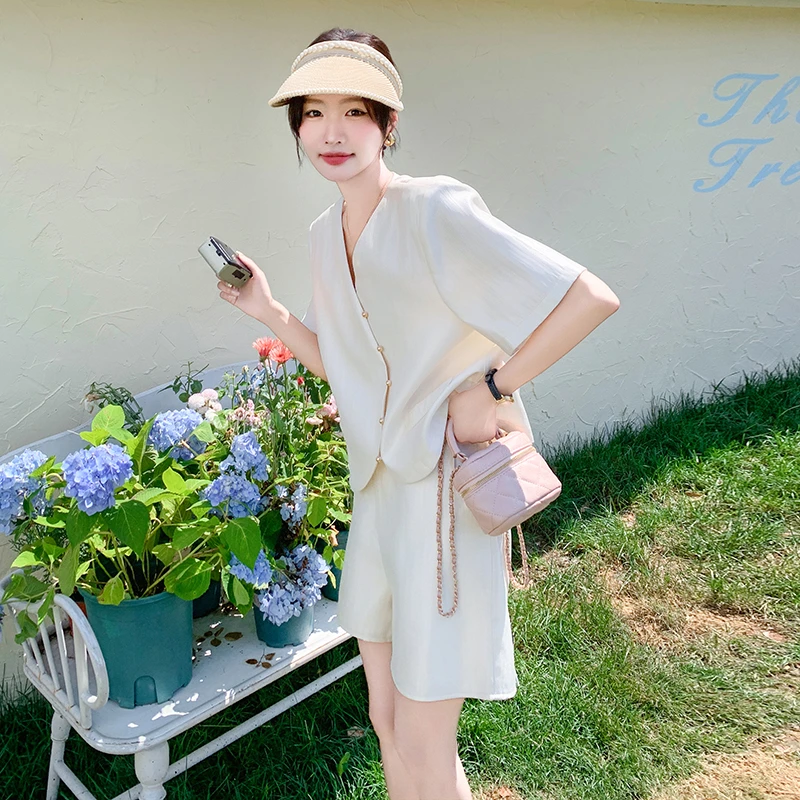 小个子西装时尚套装女夏季2025年新款韩系V领短袖上衣短裤两件套