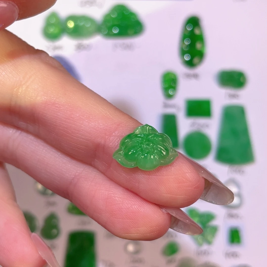 翡翠未镶嵌颈饰裸石