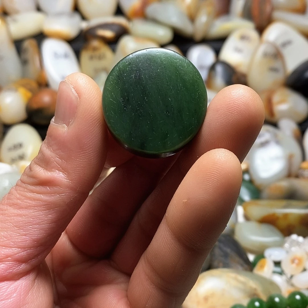 和田玉颈饰未镶嵌碧玉吊坠