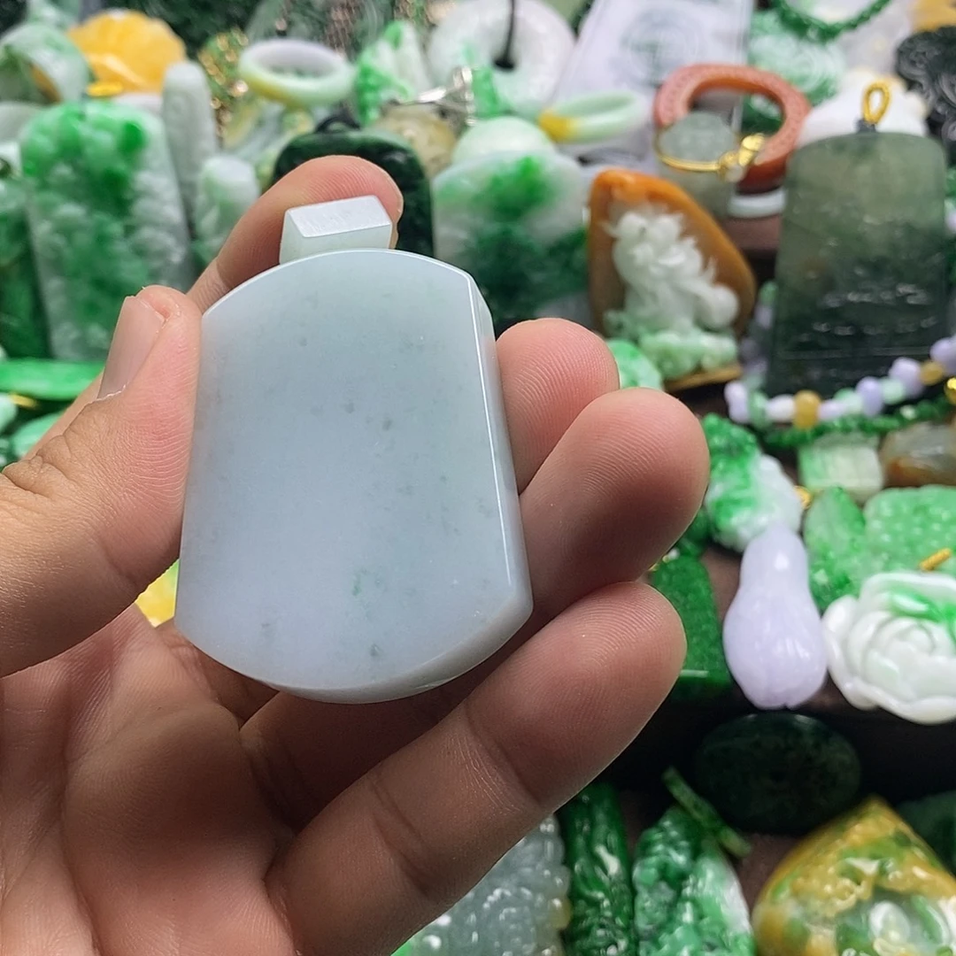 翡翠未镶嵌颈饰无事牌