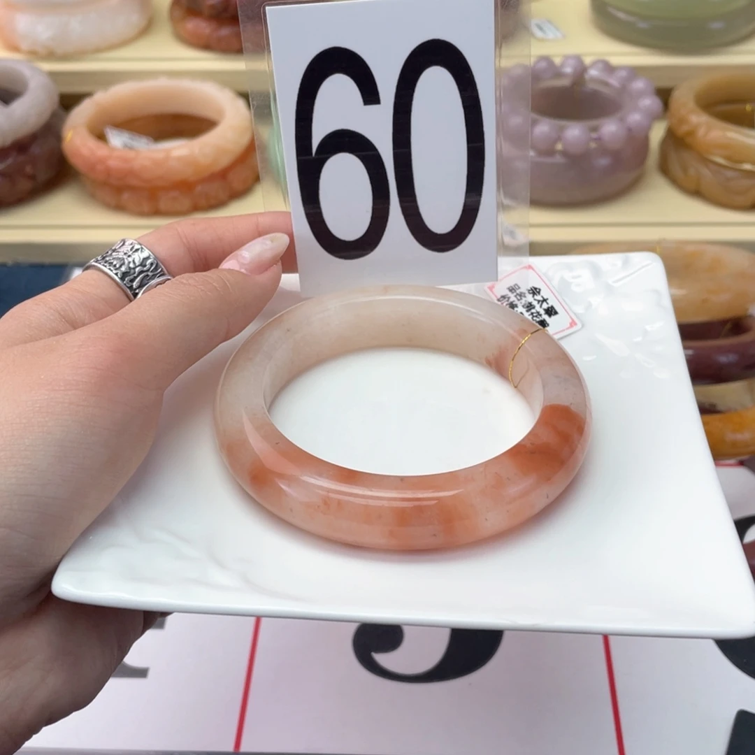 石英岩玉未镶嵌手镯